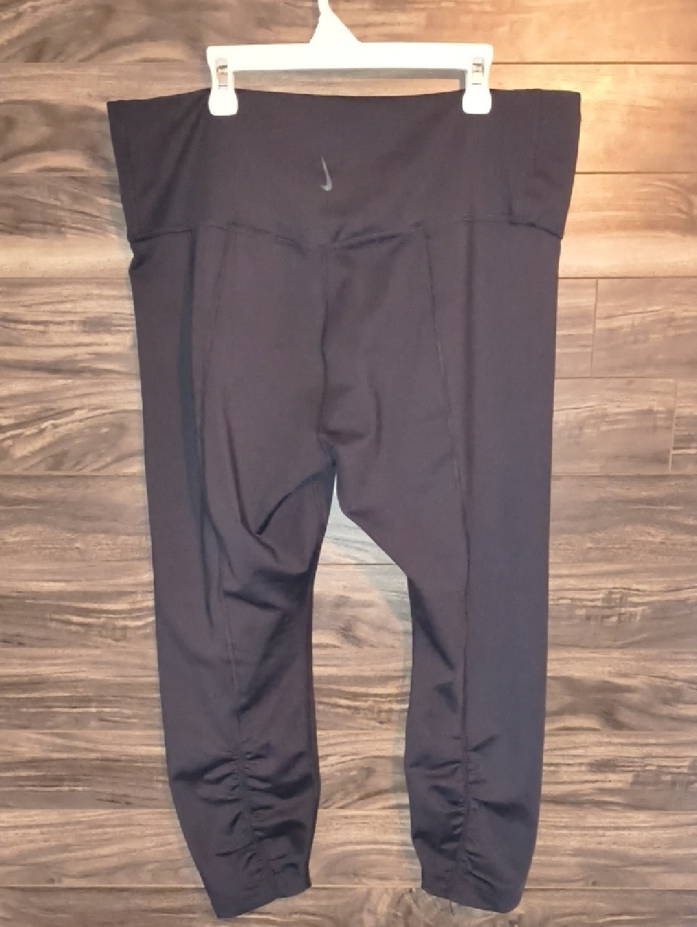 Nike Dri-FIT Plus Size 1X Black 7/8 Leggings - Ruched Detail High Performance